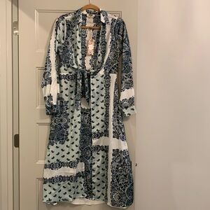 Gimmicks satin feel exotic duster. Paisley design. New, never worn. Beautiful